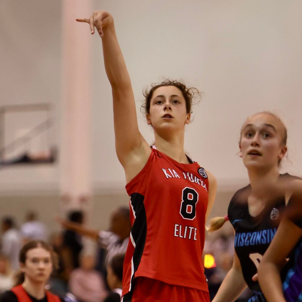Ava Bluhm